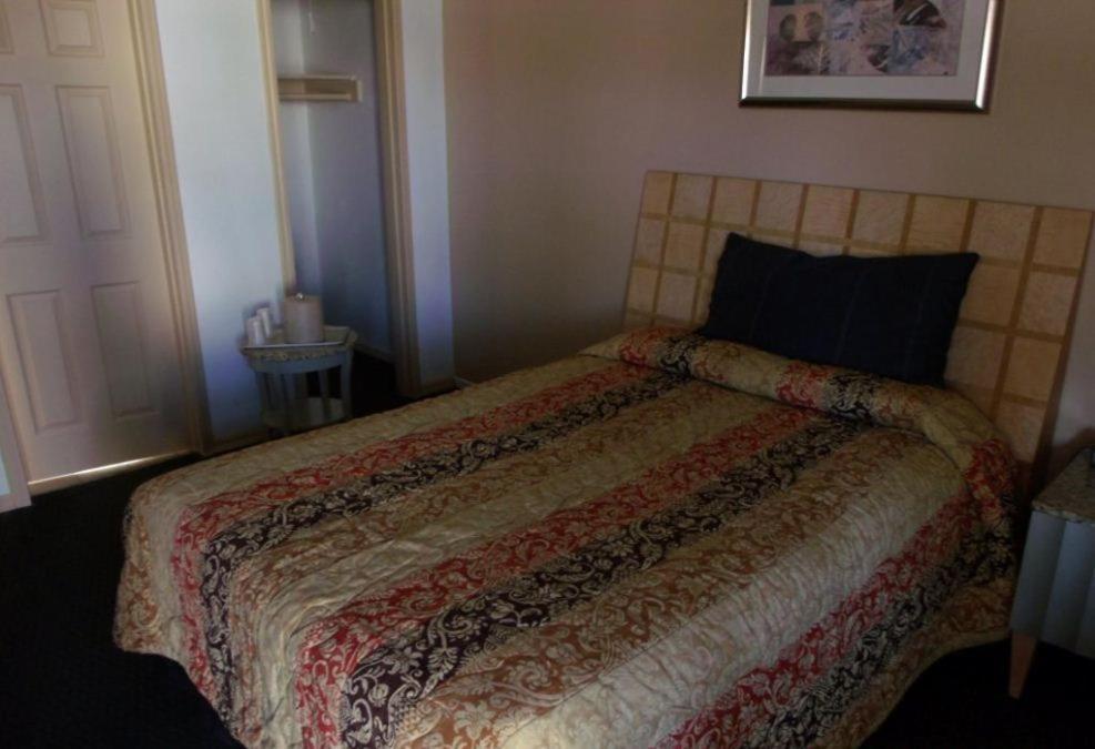 Lindsay Inn Habitación foto